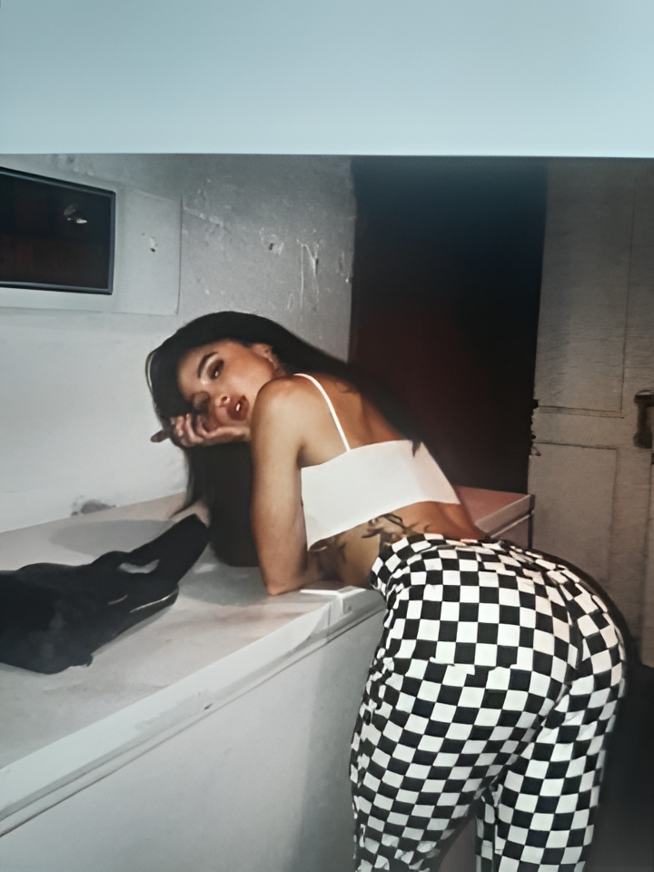 Снежана привлекальеная девушка из Нижнего Тагила цена от 2000 руб