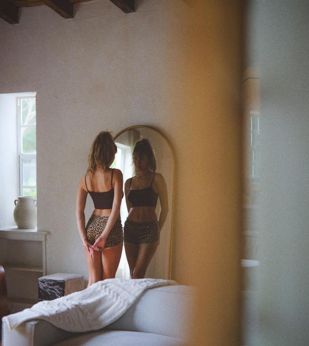 Анна привлекальеная девушка из Нижнего Тагила цена от 4000 руб