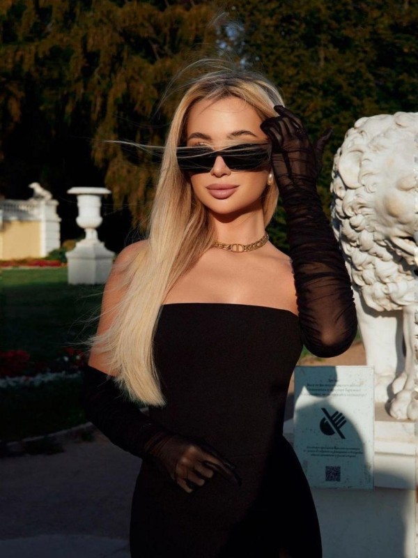 Юлия привлекательная девушка из Нижнего Тагила цена от 4000 руб