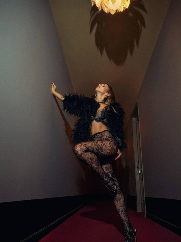 Света привлекательная девушка из Нижнего Тагила цена от 6000 руб